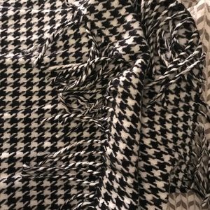 BAMA FANS!!! 🐘 Cashmere Houndstooth Scarf
